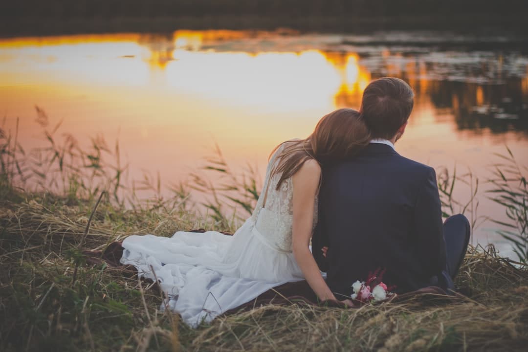 découvrez notre collection de robes de mariée élégantes et uniques, conçues pour faire de votre grand jour un moment inoubliable. que vous préfériez un style classique ou moderne, trouvez la robe parfaite qui mettra en valeur votre beauté et votre personnalité.