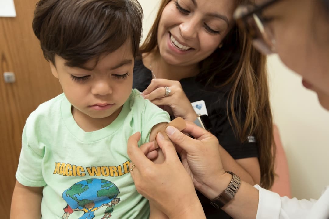 découvrez des conseils essentiels pour assurer la santé de votre enfant, des informations sur la nutrition, les vaccinations, le développement et les soins préventifs pour grandir en pleine forme.