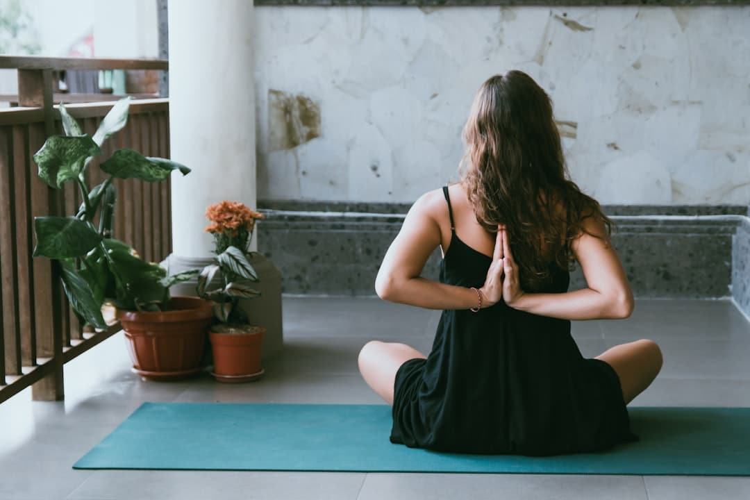 découvrez les bienfaits du yoga pour le corps et l'esprit. initiez-vous à différentes pratiques, améliorez votre flexibilité, réduisez le stress et trouvez l'harmonie intérieure. rejoignez notre communauté de passionnés de yoga dès aujourd'hui !