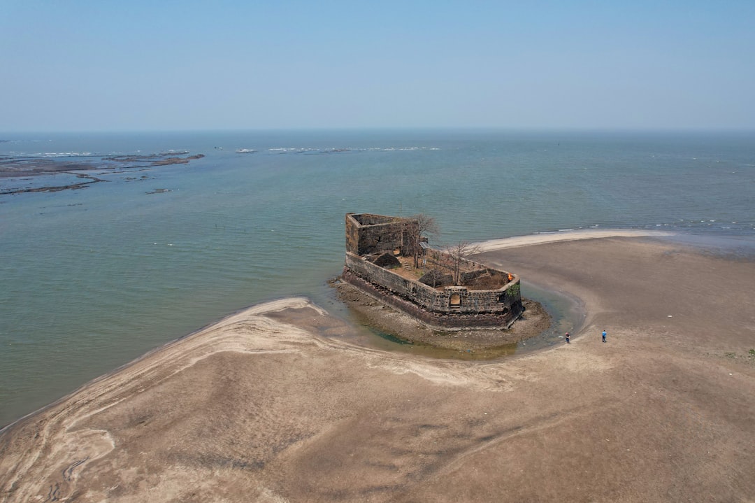 découvrez les attractions touristiques incontournables qui enchantent les visiteurs à travers le monde. explorez des sites historiques, des merveilles naturelles et des activités culturelles qui feront de votre voyage une expérience inoubliable.