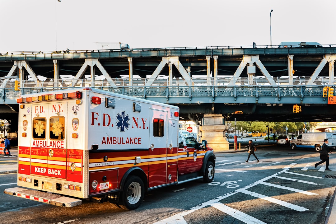 découvrez tout sur les véhicules d'urgence, y compris leur conception, leur technologie avancée et leur rôle crucial dans les interventions rapides. informez-vous sur les différents types de véhicules ambulanciers, de pompiers et de police qui assurent la sécurité et sauvent des vies.